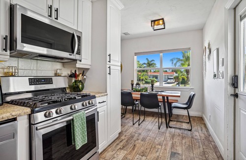 Lantana House | Relax at Lantana Beach House - Steps from the Shore