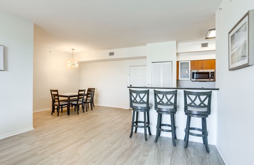 East Ocean Ave Condo | Stylish Lantana Condo with Pool & Smart TV - Near Palm Beach