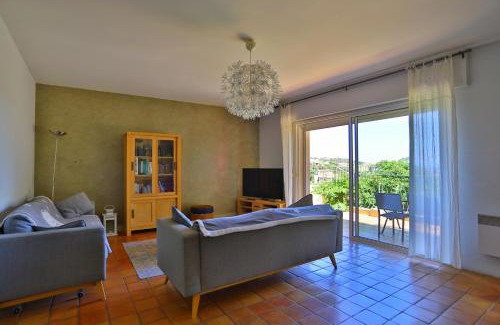 Bormes-Les-Mimosas Apartment | Oceanfront Lantana: 4-Star Stay with Spectacular Views
