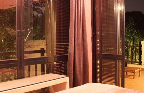 Sadahalli Villa | Inviting Lantern By Jade: Pet-Friendly Retreat with Dining