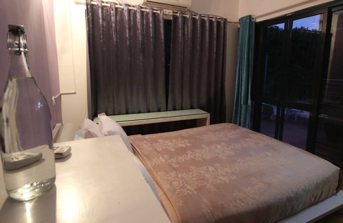 Sadahalli Villa | Inviting Lantern By Jade: Pet-Friendly Retreat with Dining
