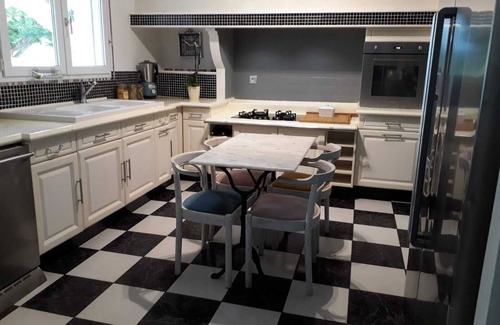 Lanton House | Relax in LANTON: 3-Bedroom Beach House with Heated Pool