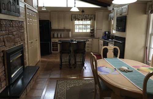 Side Lake House | Unforgettable Stay at Lap of Luxury on Little Sturgeon