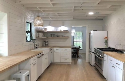 Shady Hollow House | Experience Relaxation with a Pool and Spa in South Austin
