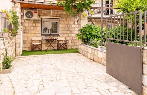 Lapad Apartment | Top-Rated Lapad Sunshine Apartment: Family-Friendly Retreat
