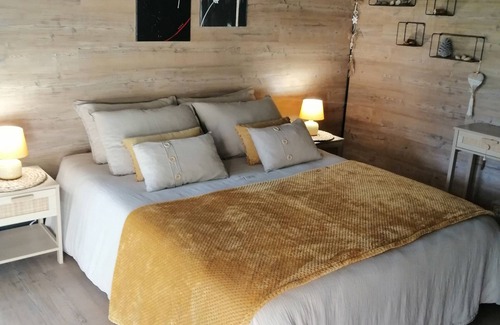 Lachapelle-Auzac House | Discover Lapausedegout: Eco-Friendly Retreat with Pool