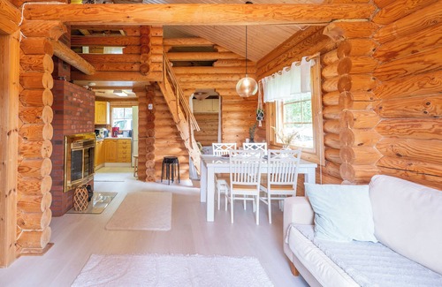 Ranua Villa | Lapin Villa Hiisi – Riverside Log Cabin with Sauna & Northern Lights