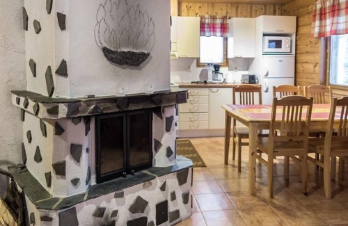 Akaslompolo House | Experience Lake View Comfort at Lapinkulta by Interhome