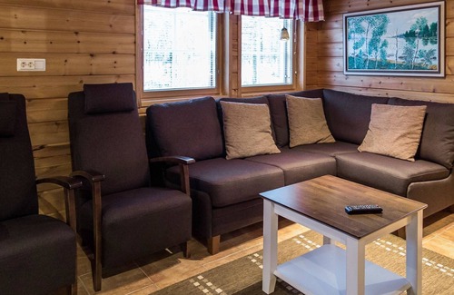 Akaslompolo House | Experience Lake View Comfort at Lapinkulta by Interhome