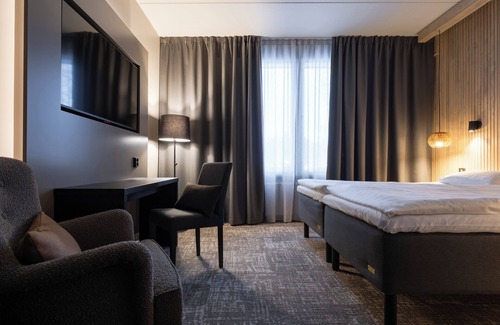Akaslompolo Hotel | Cozy Stay at Lapland Hotels Ylläskaltio with Pool & Dining