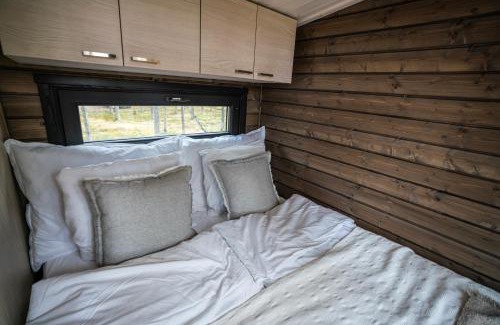 Kolari Ski Chalet | Cozy HILLA Minimökki: Sauna, Fireplace, and Pet Friendly