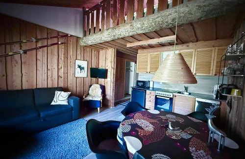 Pyhatunturi House | Discover Lapland Tunturimaja: Ski, Sauna & Dining in Pyhä