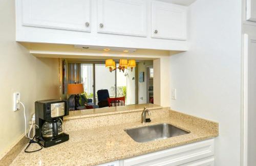 Longboat Key Apartment | Relax at LaPlaya 101E: Private Beach & Ocean Views Await!