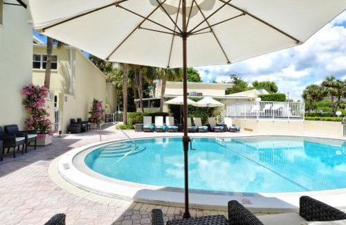 Longboat Key Apartment | Relax at LaPlaya 101E: Private Beach & Ocean Views Await!