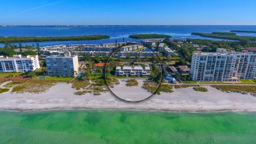 Longboat Key Apartment | Relax at LaPlaya 103A: Enjoy Private Beach Access