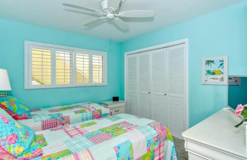 Longboat Key Apartment | Relax at LaPlaya 103A: Enjoy Private Beach Access