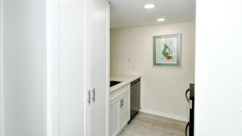 Longboat Key Apartment | Ideal LaPlaya 104E: Steps from Pool & Beach Access