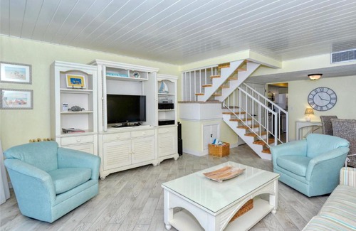 Longboat Key Apartment | Relax at LaPlaya 105B: Balcony Views & Dolphin Sightings