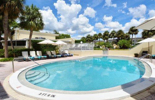 Longboat Key Apartment | LaPlaya 107A: Enjoy Oceanfront Access and Family-Friendly Fun