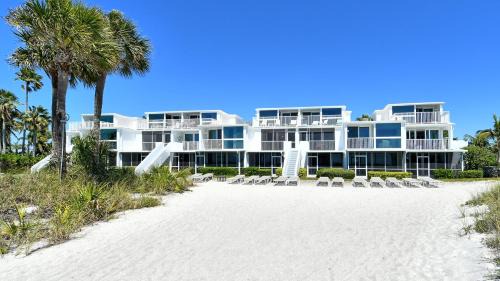 Longboat Key Apartment | Escape to LaPlaya 108B: Gulf Views & Beach Access