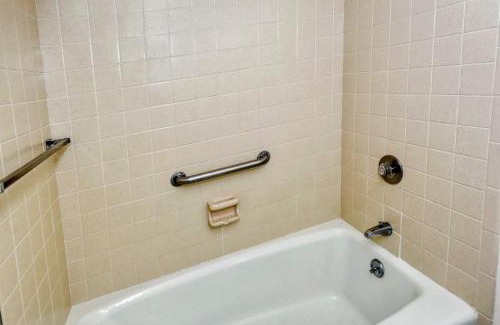 Longboat Key Apartment | Beachfront LaPlaya 109A with Private Beach & Ocean Views
