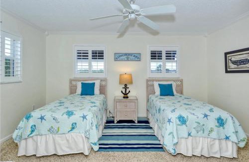 Longboat Key Apartment | LaPlaya 204D: Beachfront Escape with Private Access
