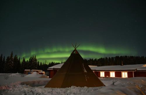 Gallivare Resort | Discover Lappeasuando Lodge: Pet-Friendly Retreat with Hot Tub
