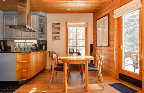 Rauhala House | Idyllic Sarah Dreamhome in Lapland with Spa & Lake Views
