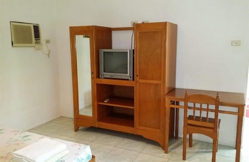 Basak House | Relax at Lapu Lapu Cottages with Pool & Spa Amenities