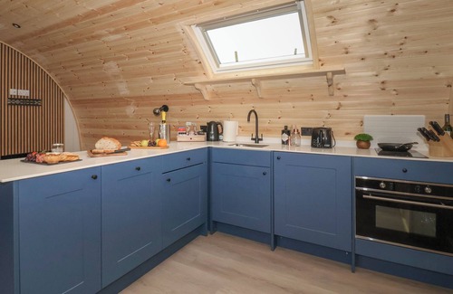 Yockenthwaite Cottage | LAPWING, pet friendly, with hot tub in Ingleton