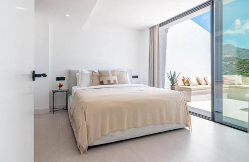 Benahavis Apartment | LAQ75 - Scenic Apartment with Pool and Family-Friendly Vibes