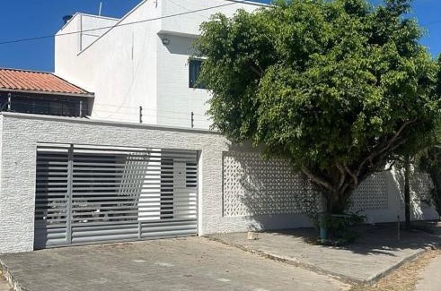 Porto da Rua House | Lar de Milagres