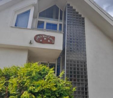 Sfantu Gheorghe House | Pet-Friendly Retreat at Lara Guest House with Family Amenities