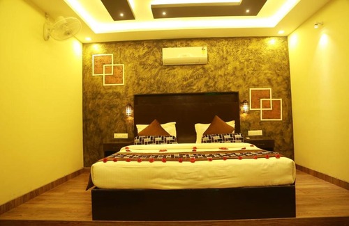 Poovar Hotel | Pet-Friendly Lara Lake View Resort with Spa & Restaurant