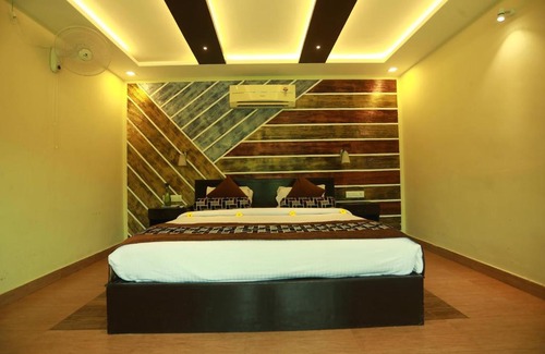 Poovar Hotel | Pet-Friendly Lara Lake View Resort with Spa & Restaurant