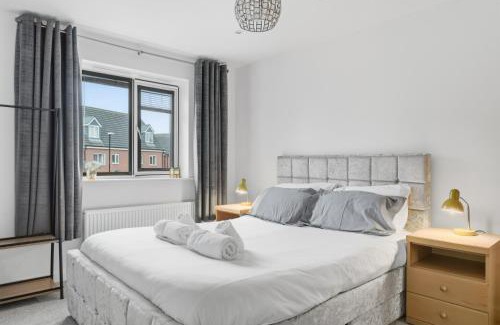 Coventry Apartment | Lara's 4 Bedroom House near Coventry