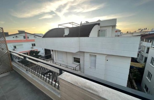 Eski Lara Apartment | Budget-Friendly Retreat at Lara's Homes 13, 3rd Floor