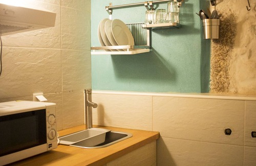 Freixo House | Discover Laranjalimao Guest House: Pool, Spa & Family Fun
