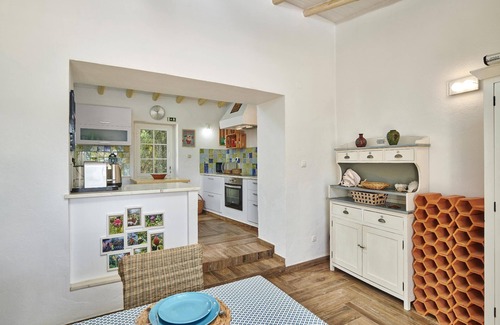 Fonte do Bispo Villa | Relaxing Laranjeira Villa with Private Pool and Kitchen