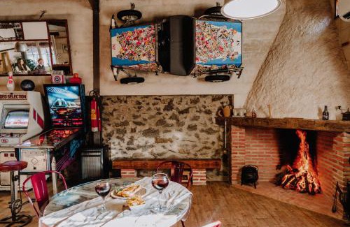 Castillo de Bayuela House | Discover LARCADE Loft Industrial: Pet-Friendly Comfort Awaits