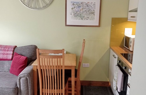 Wykeham Cottage | Pet-Friendly Larch Cottage with Hot Tub in Rustic Village