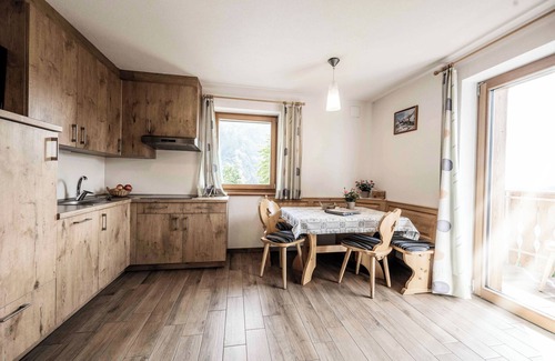 Vallarga Apartment | Relaxing Mountain Getaway with Family-Friendly Amenities