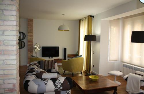 Logrono City Centre Apartment | Experience LarDviura: Rated 9.7/10 for Your Stay