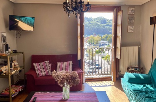 Laredo Apartment | LAREDO Spacious light, bright 3 bedroom apartment. Walk to the large sandy bay.