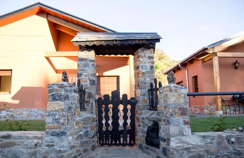 Las Medulas House | Discover Lares: Pet-Friendly Cabañas with Breakfast Included