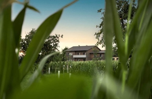Simprechtshausen House | Perfect Retreat for Families with Pets and Spa Amenities