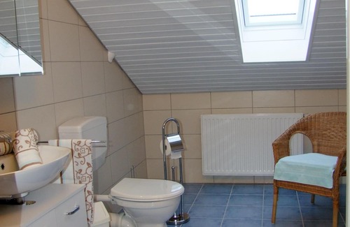 Neustadt-Geinsheim Apartment | Bright Apartment with Palatinate Forest Views & Family Amenities