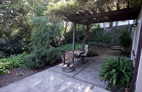 Berkeley Apartment | Cozy 1 Bedroom With Fireplace & Pet-Friendly Options