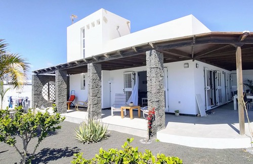 Playa Blanca Villa | Spacious Villa for 15 with Heated Pool in Playa Blanca