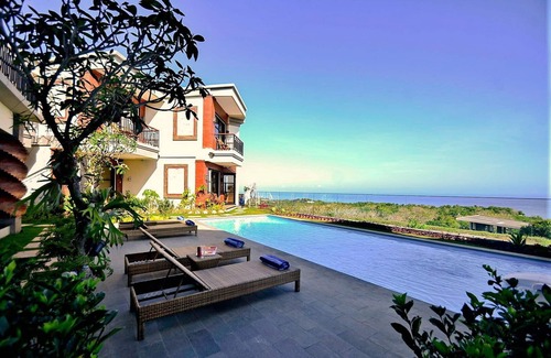 Pecatu Villa | Experience Ocean Views at the 15 BR Villa in Uluwatu